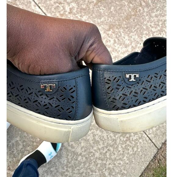 Tory Burch Women’s Lennon Laser Cut Perforated‎ Slip On Sneakers Size 8 Blue - Picture 11 of 17